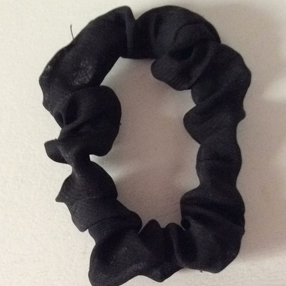 Cute girly scrunchies 💗 - Picture 4 of 6